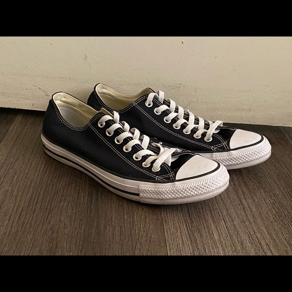 Converse All star low top. 8.5